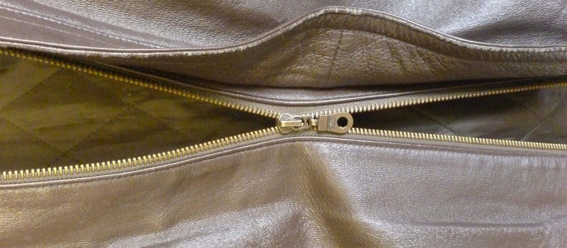 Zipper separating_cropped